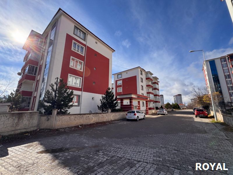 ROYAL'DEN YEMENOĞLUNDA 3 CEPHELİ, CAM BALKONLU, ARAKAT 3+1 LÜKS DAİRE